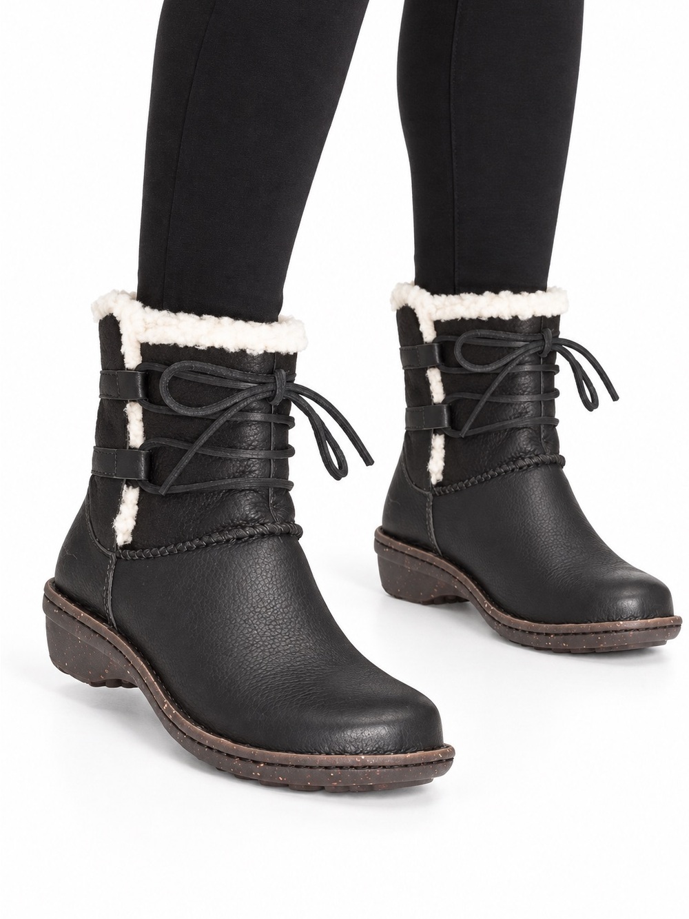 UGG Vintage Y2K Caspia Black Leather Ankle Boots Women’s Size 8